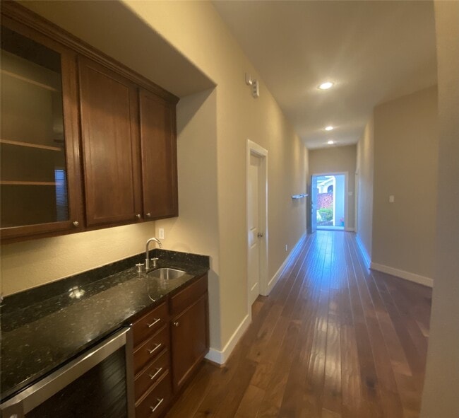 Building Photo - 6057 Yale St