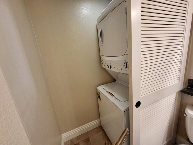 Building Photo - 3957 Nobel Dr