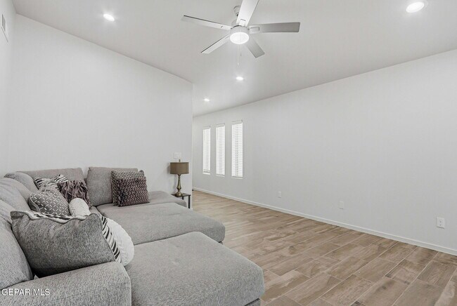 Building Photo - 15252 Apex Ct