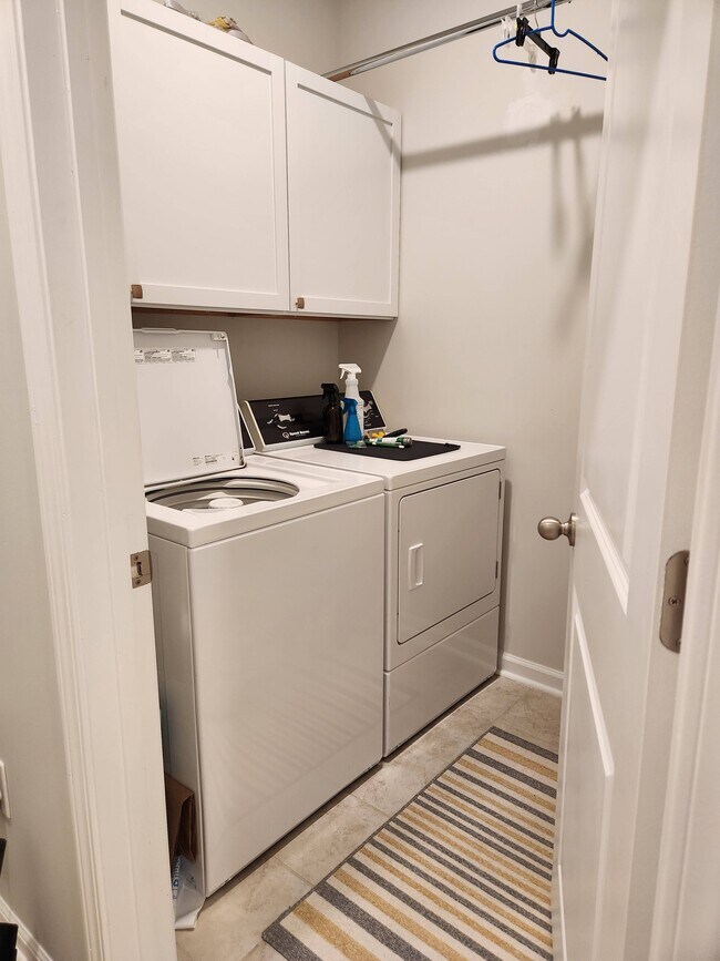 Building Photo - 752 Flowering Br Ave