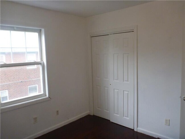 Building Photo - 98 S Burnet St