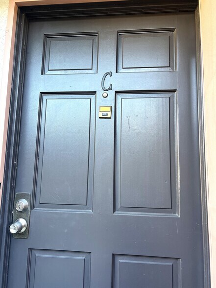 Entrance: Wood door - 338 W Plymouth St
