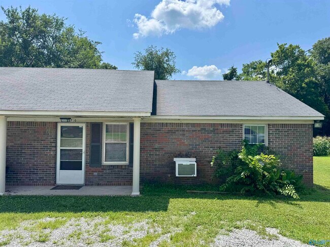 Building Photo - 16467 Hampton Ln