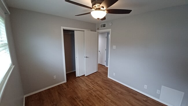 Building Photo - 847 Weedel Dr