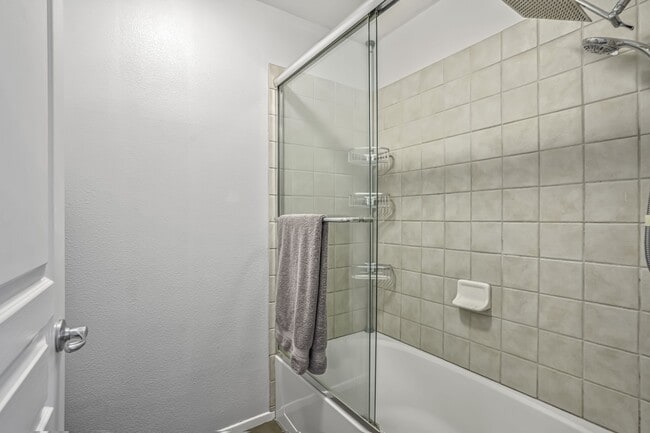 Building Photo - 7320 Hawthorn Ave