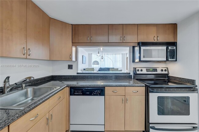 Building Photo - 3180 S Ocean Dr