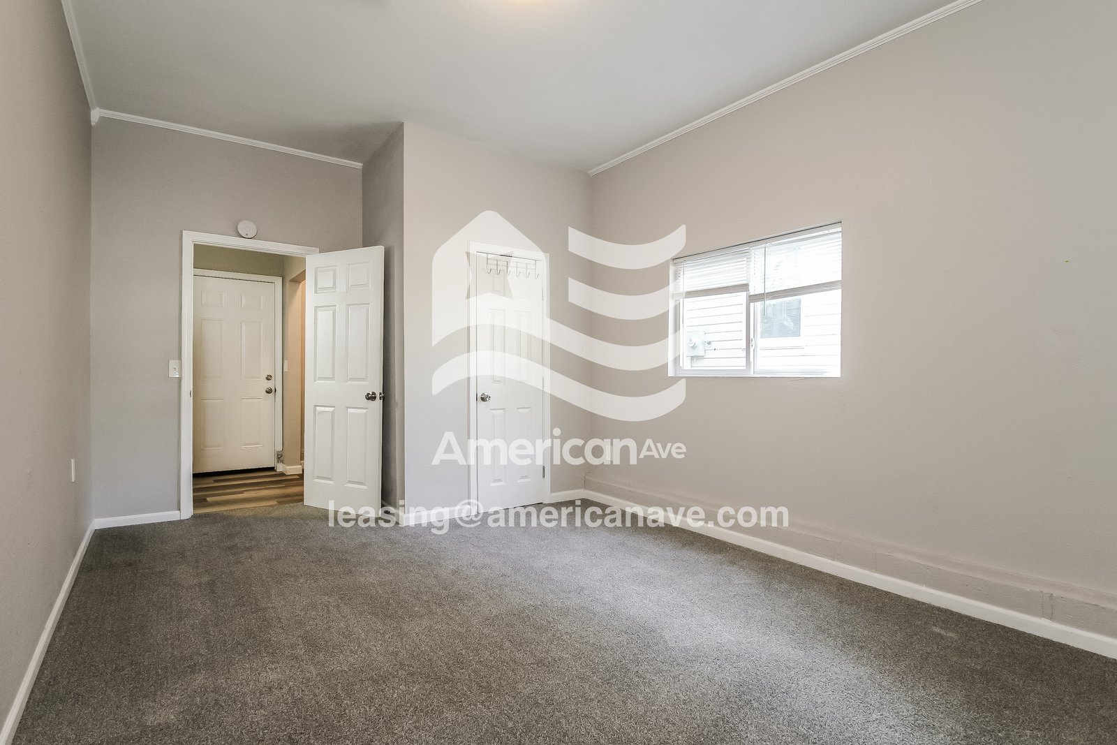 Building Photo - 328 W 46th Pl N