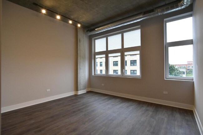 Building Photo - 3906 N Broadway