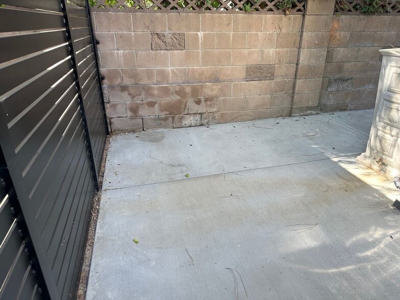 Building Photo - 23110 1/2 West Mulholland Drive