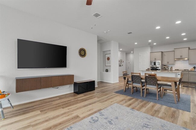 Building Photo - 5855 San Savino Dr