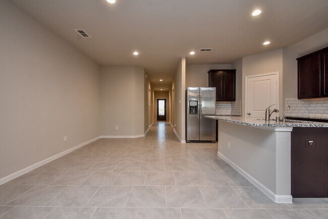 Building Photo - 1427 Central Heights Dr