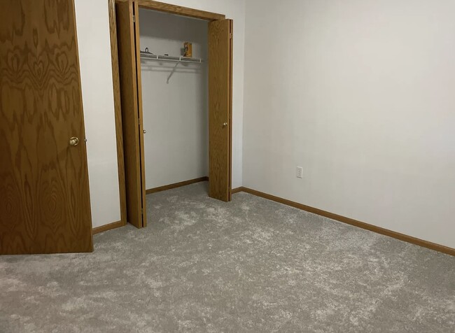 Building Photo - 2706 Wheatland Dr S