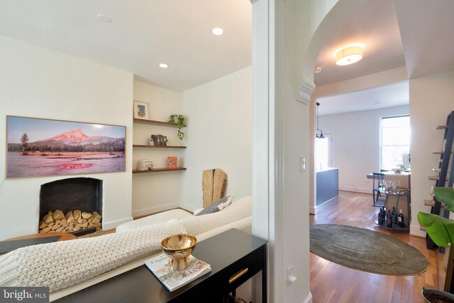 Building Photo - 1214 Linden Pl NE