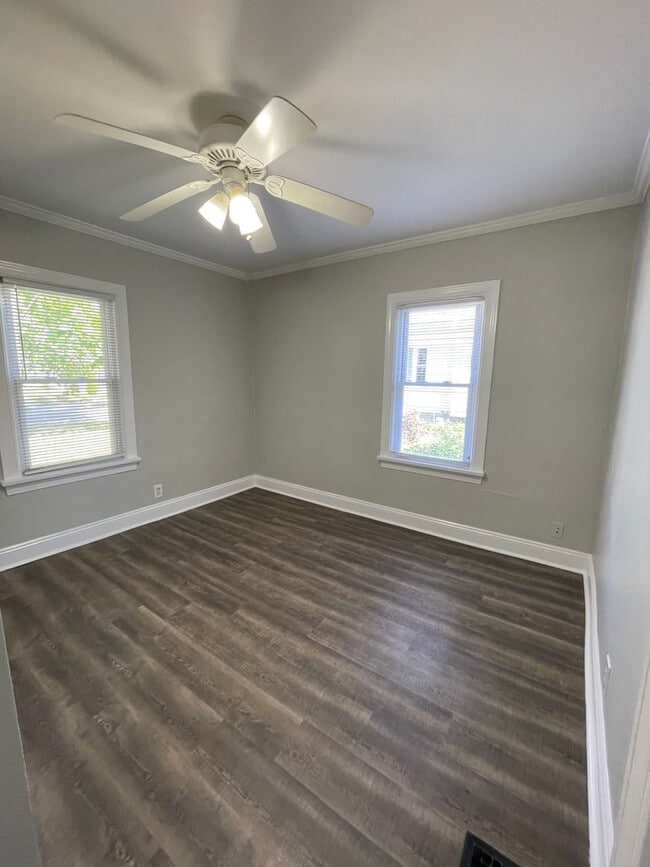 Building Photo - SINGLE FAMILY HOME Available August 1st!