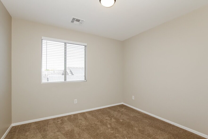 Building Photo - 11963 W Dos Rios Dr