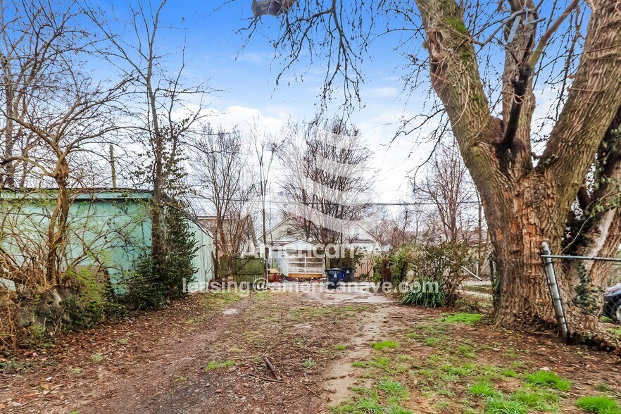 Building Photo - 2320 W Hill St