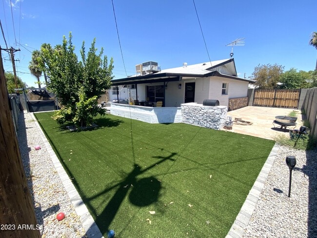 Building Photo - 4627 W Rose Ln