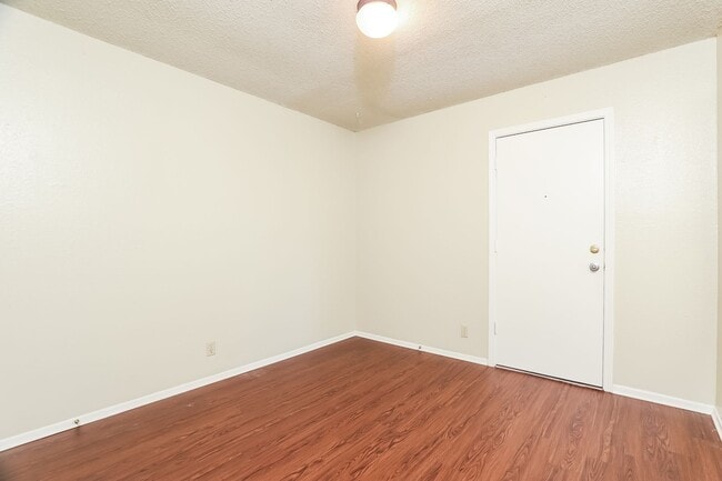 Building Photo - Rare Hill Country Gem | Upgraded Duplex on a Quiet Cul-de-Sac