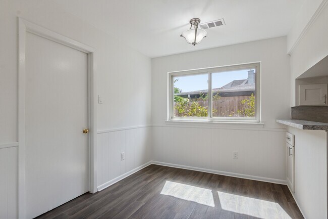 Building Photo - 5647 Lymbar Dr