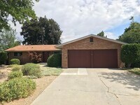 Building Photo - 3824 W Greenbrier Dr