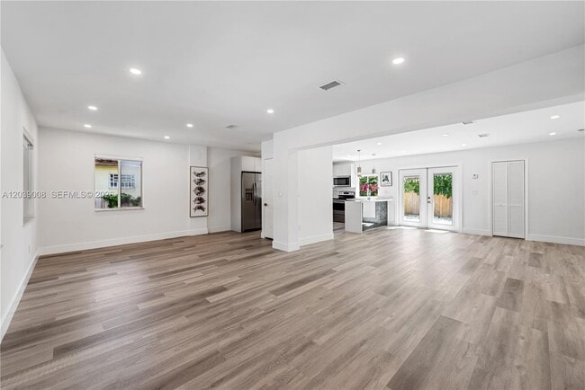 Building Photo - 2721 SW 29th Ct