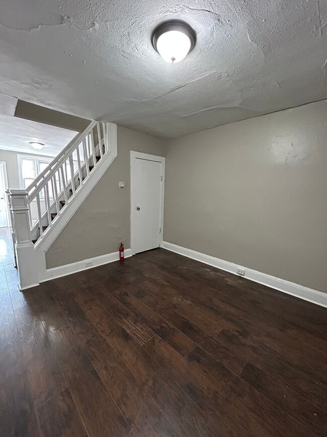 Building Photo - 821 Southard St