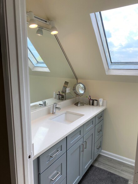 Building Photo - 3326 N Bell Ave