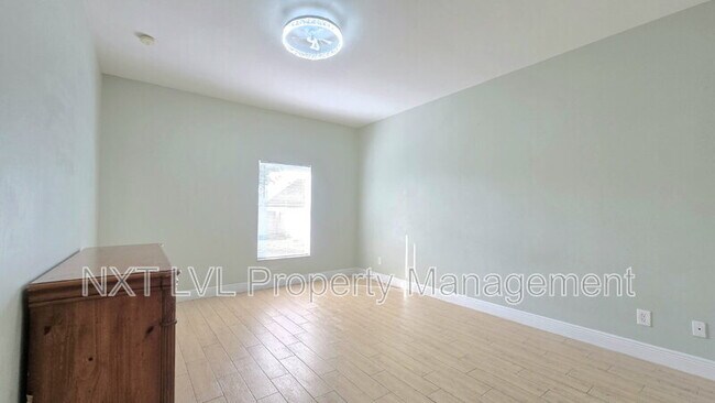 Building Photo - 2122 SW 29th Terrace