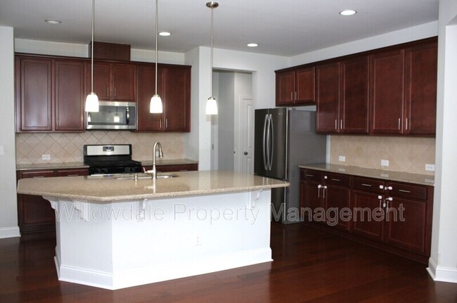 Building Photo - 200 Birdsgrove Ct