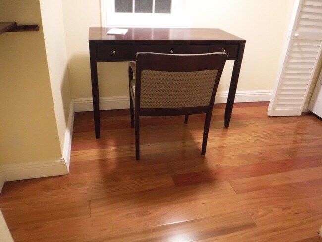 Building Photo - 1053 Park Ave