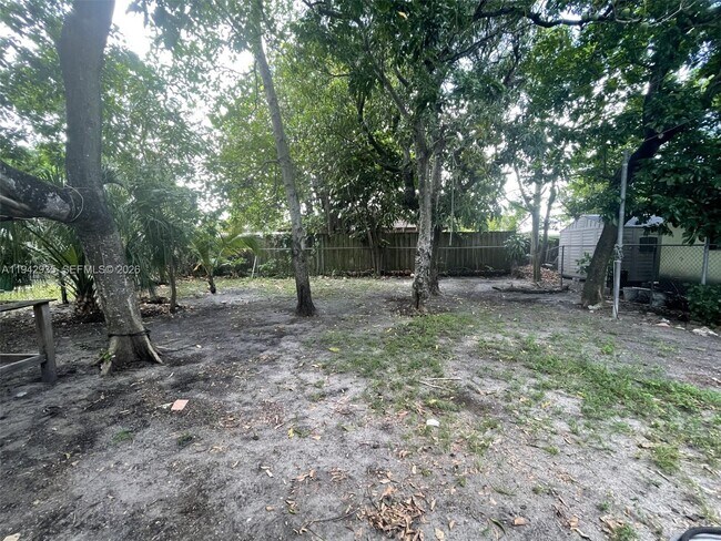 Building Photo - 2831 NW 13th Ct