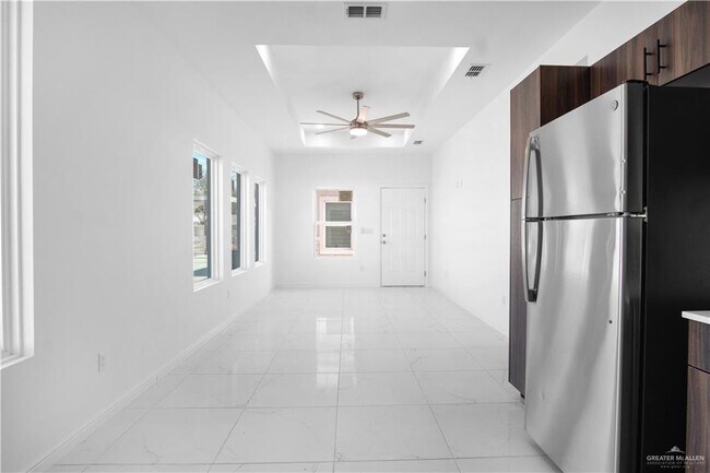 Building Photo - 18 Vision St