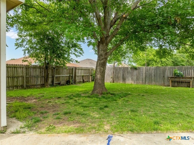 Building Photo - 2804 Bluejay Dr