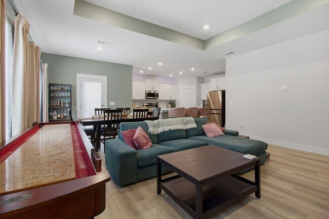 Building Photo - 4 Bedroom in CRESTVIEW!!