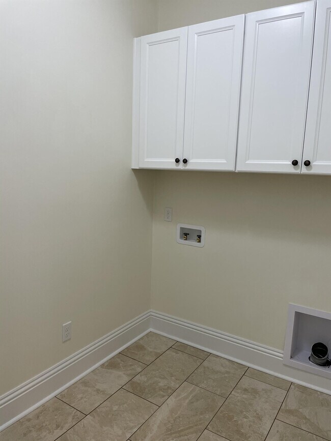 Building Photo - 45 Tuscany Trace