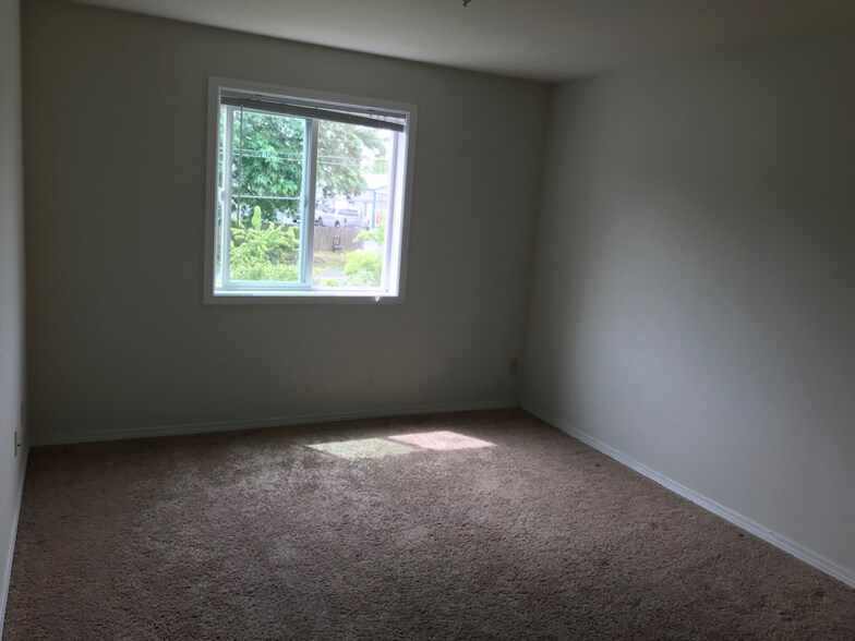 Building Photo - 4220 S 164th St