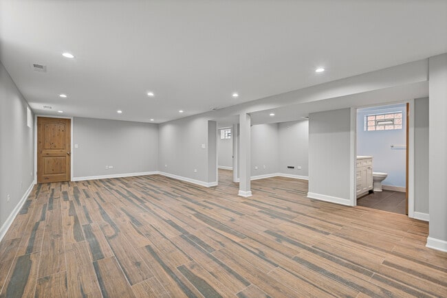 Building Photo - 7733 W Wilson Ave