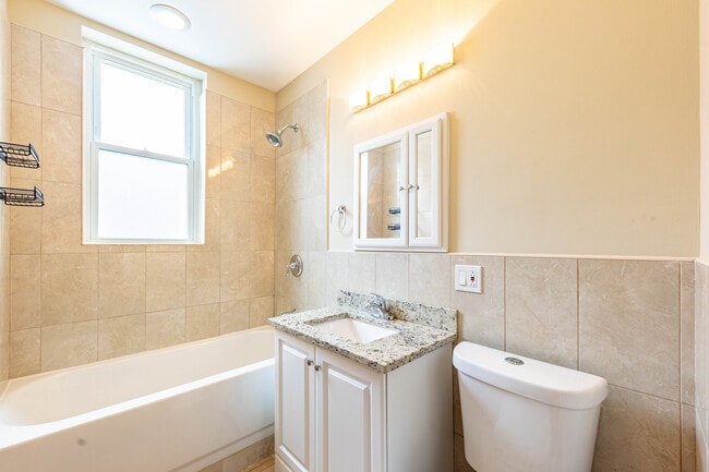 Building Photo - 2242 N Western Ave