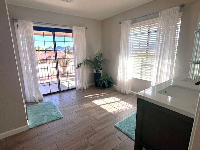 Building Photo - Golf Course Pool Home with 4 Bedrooms!