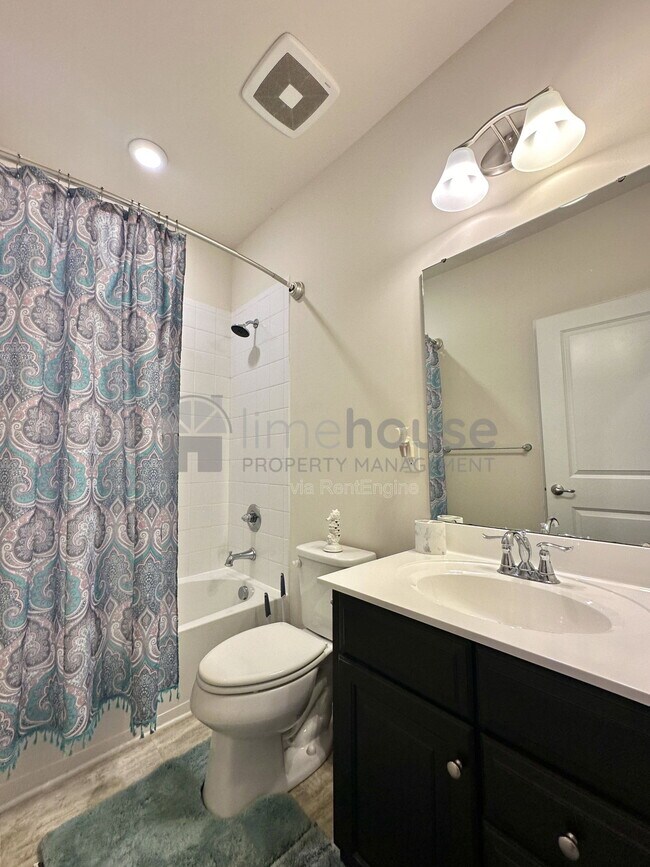 Building Photo - 724 Phalarope St