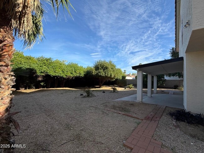 Building Photo - 5670 E Hartford Ave