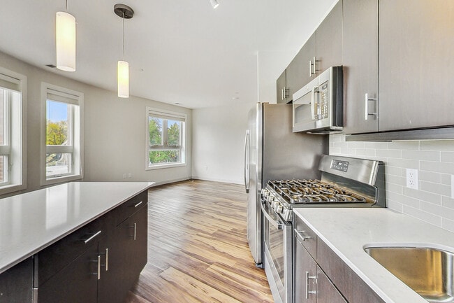 Building Photo - 555 Roger Williams Ave