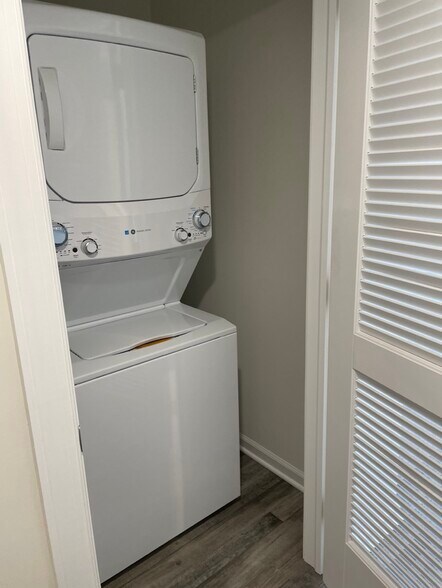 laundry - 160 Rockleigh Dr