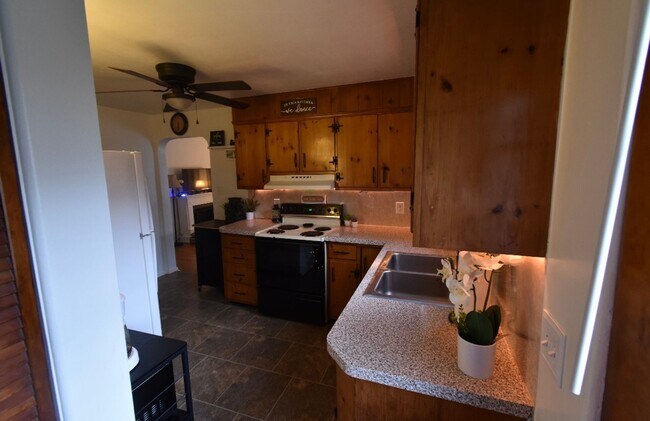 Building Photo - 3 Bedroom Home located in Camp Hill PA
