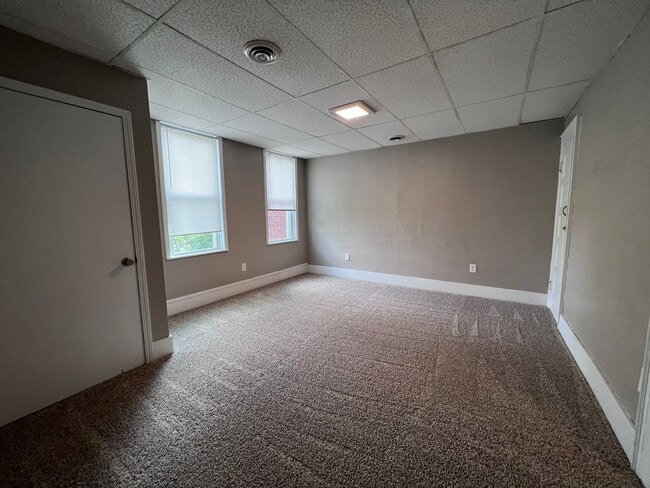 Building Photo - Spacious 1BR Apt now showing!