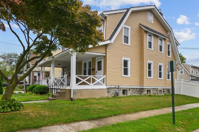 Building Photo - FIRST MONTH FREE* Large Twin Home! One (1) Car Garage, W/D Hookups in basement, Stainless Applian...