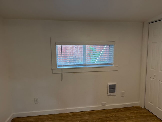 Building Photo - Luxury 2 bedroom 1 bath duplex in a great neighborhood!