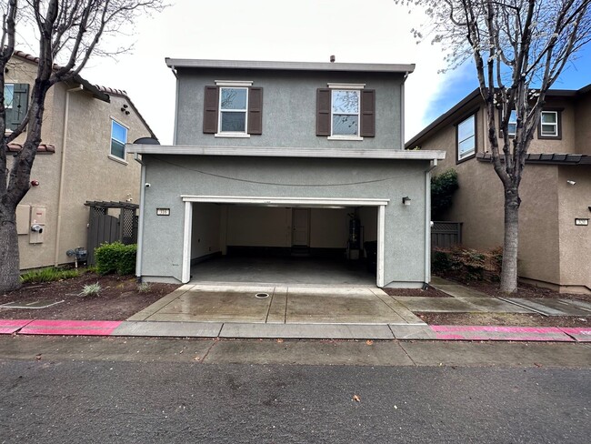 Building Photo - Beautiful 4 Bedroom, 3 Bath Mountain House...