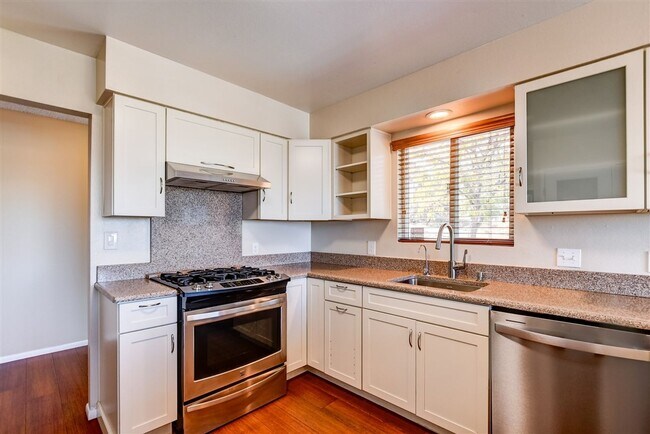 Building Photo - 4 bedroom 2 bathroom home for rent in Prescott