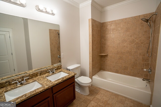 Building Photo - 901 Custer Ave SE